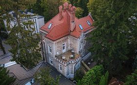 Lion'S Castle Hotel